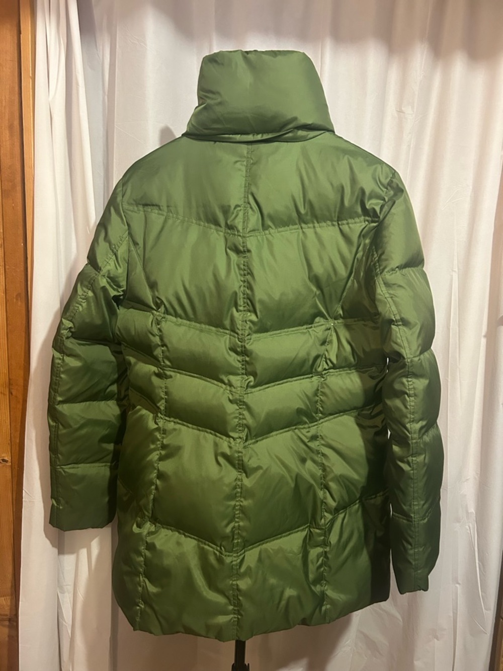Marc New York Green Puffer Coat with Removable Hood with Coyote Fur Trim - Picture 4 of 10
